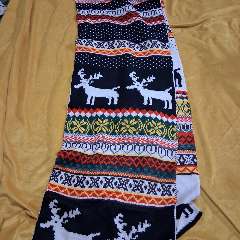 Festive Reindeer Patterned Scarf - Picture 5 of 5